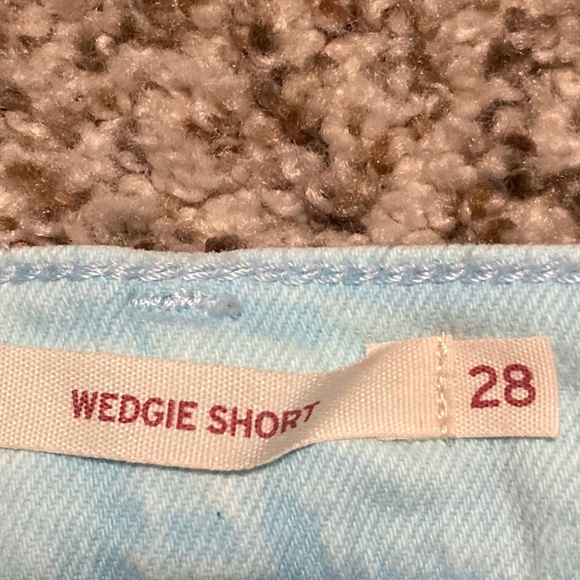 Levi's Women's Wedgie Shorts - Picture 2 of 3